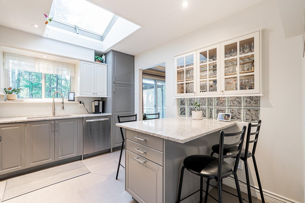 Kitchen Island Photo of 11426 144a Street, Surrey, BC
