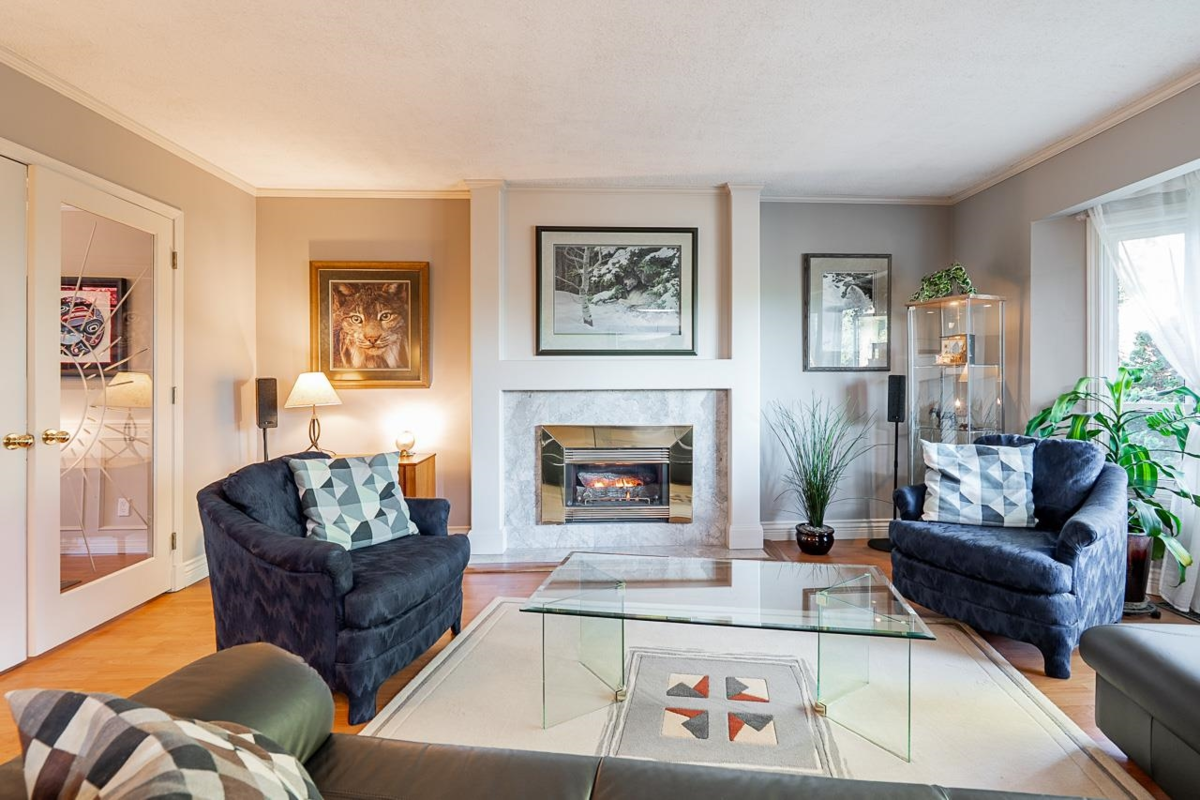 Living Room Photo of 11426 144a Street, Surrey, BC