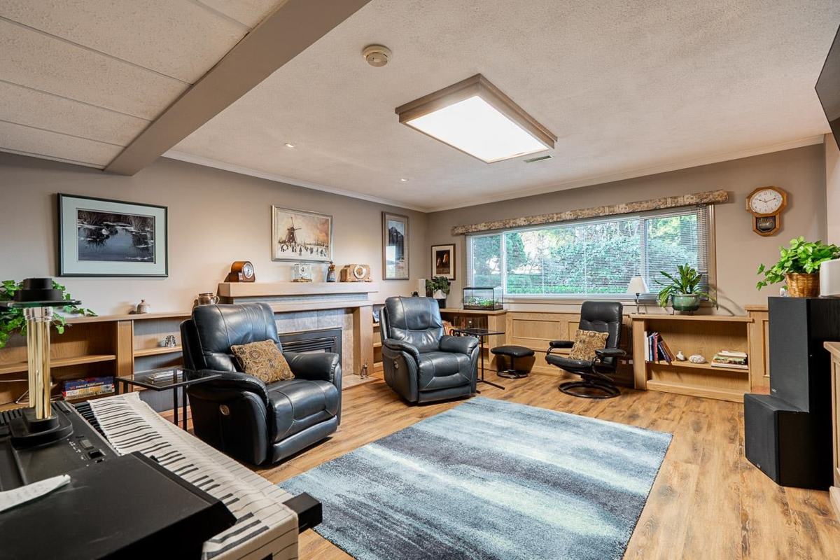 Powder Room Photo of 11426 144a Street, Surrey, BC