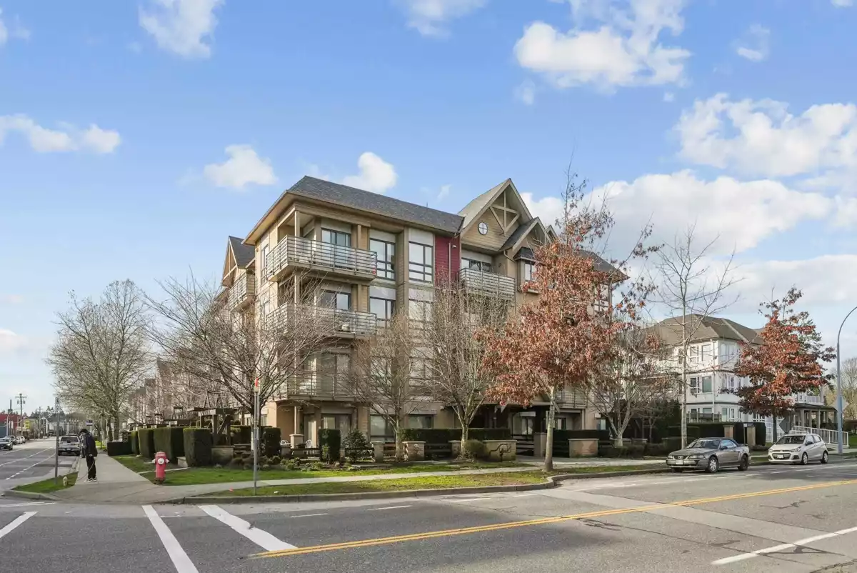 Backyard Photo of 406 5811 177b Street, Surrey, BC