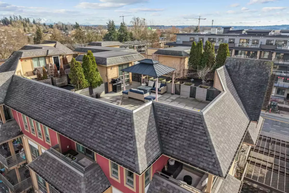 Entry Foyer Photo of 406 5811 177b Street, Surrey, BC