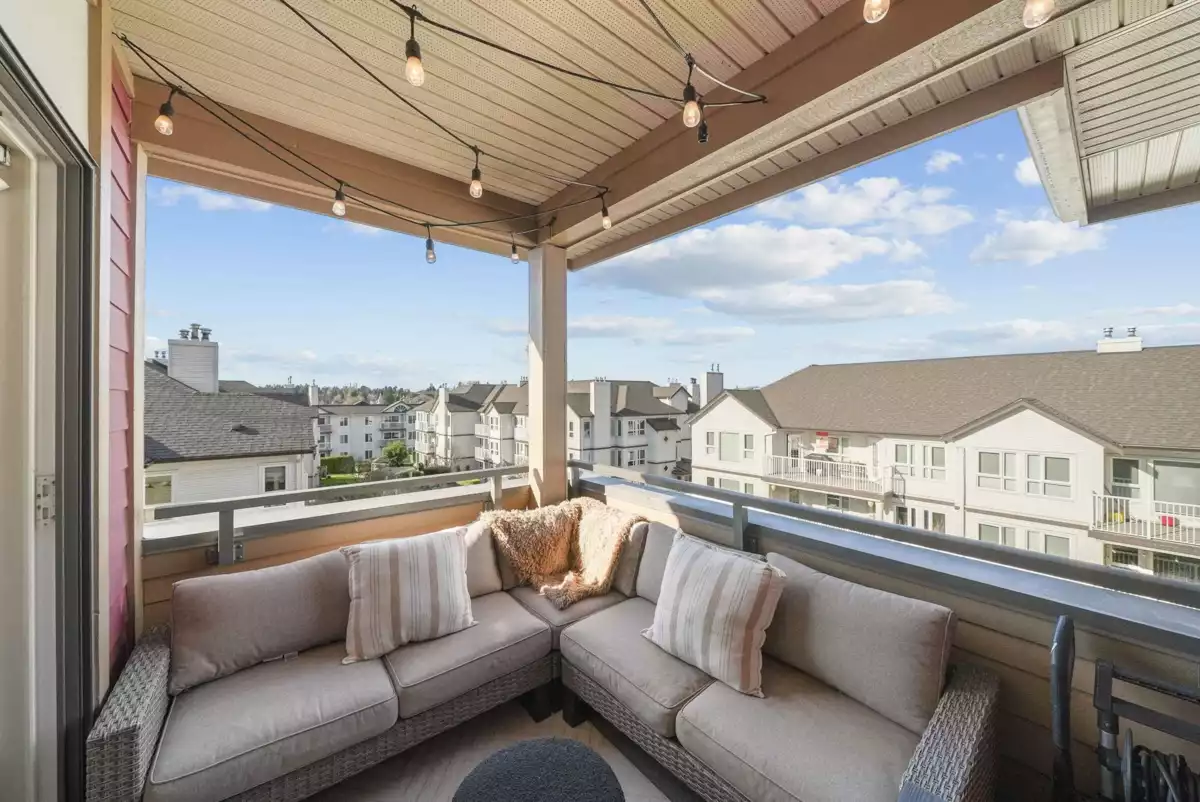 Primary Bathroom Photo of 406 5811 177b Street, Surrey, BC