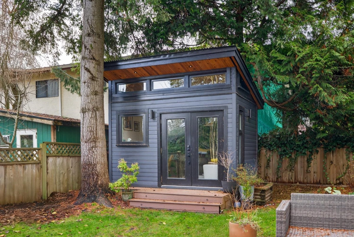 Entry Foyer Photo of 4387 St. George Street, Vancouver, BC