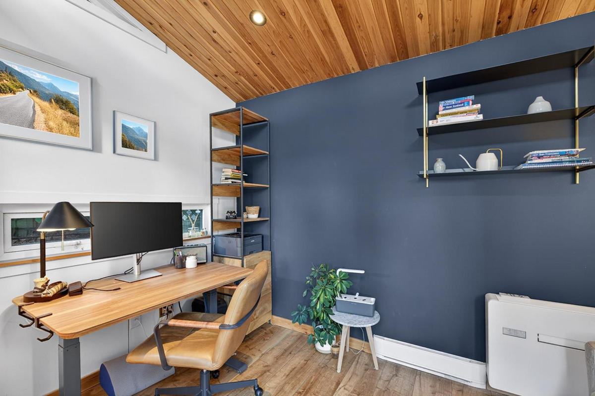 Hallway Photo of 4387 St. George Street, Vancouver, BC