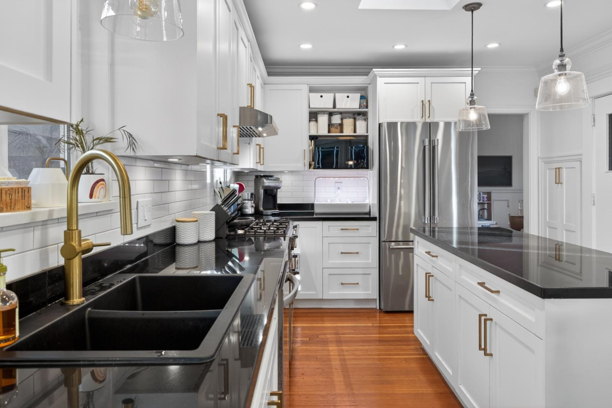 Kitchen Island Photo of 4387 St. George Street, Vancouver, BC