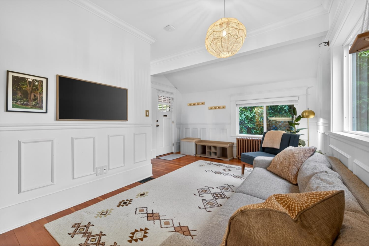 Living Room Photo of 4387 St. George Street, Vancouver, BC