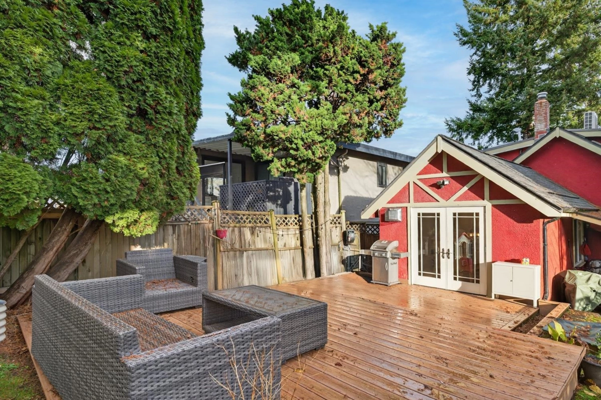 Staircase Photo of 4387 St. George Street, Vancouver, BC