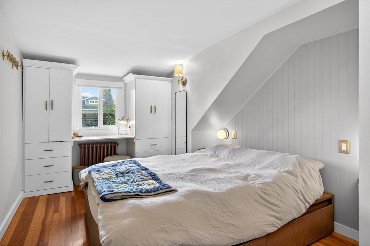 Walk-In Closet Photo of 4387 St. George Street, Vancouver, BC