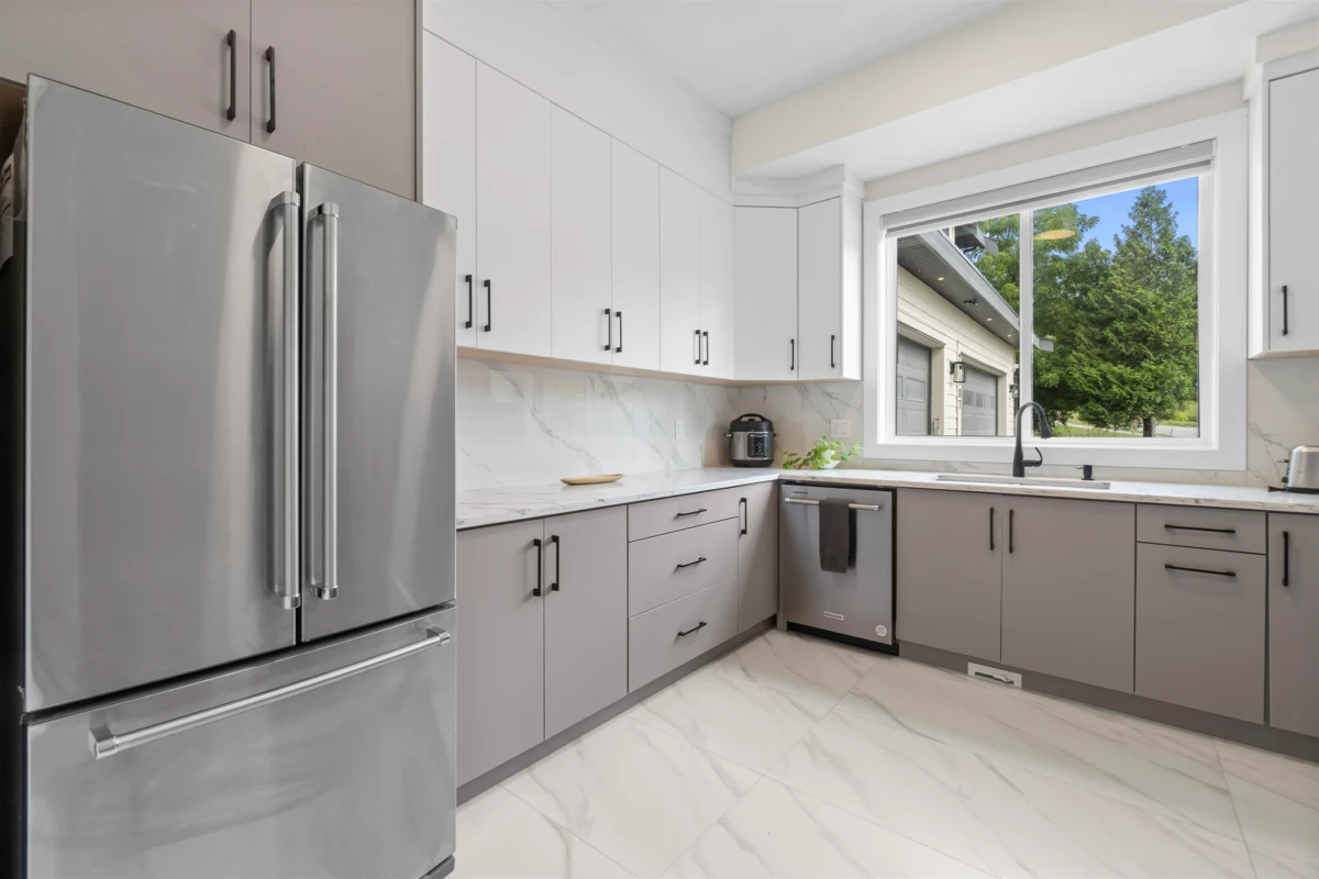 Kitchen Island Photo of 27107 River Road, Maple Ridge, BC