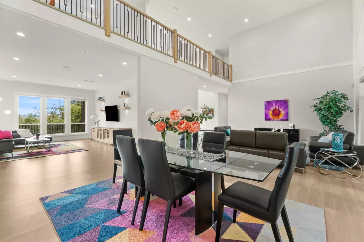 Primary Bathroom Photo of 27107 River Road, Maple Ridge, BC