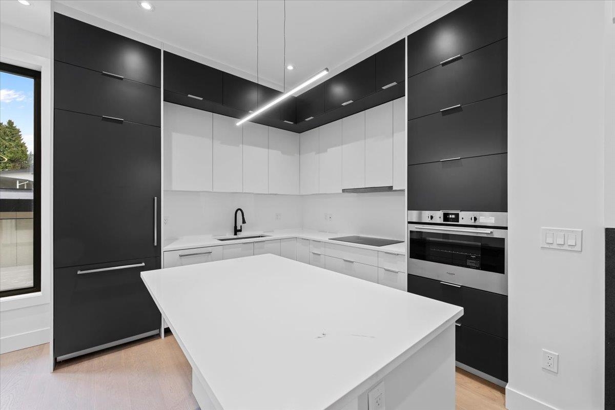 Guest Bathroom Photo of 104 1518 Hatton Avenue, Burnaby, BC