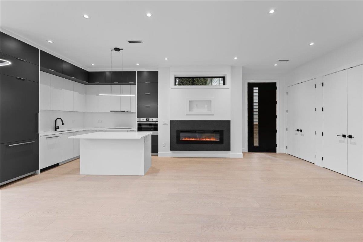 Kitchen Island Photo of 104 1518 Hatton Avenue, Burnaby, BC