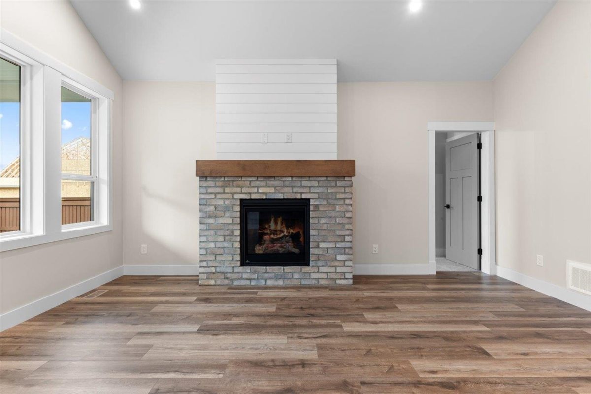 Walk-In Closet Photo of 75 46211 Promontory Road, Chilliwack, BC