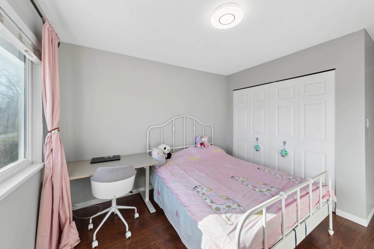 Entry Foyer Photo of 15440 95a Avenue, Surrey, BC