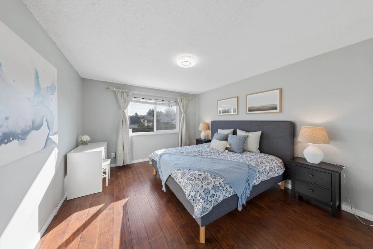 Guest Bathroom Photo of 15440 95a Avenue, Surrey, BC