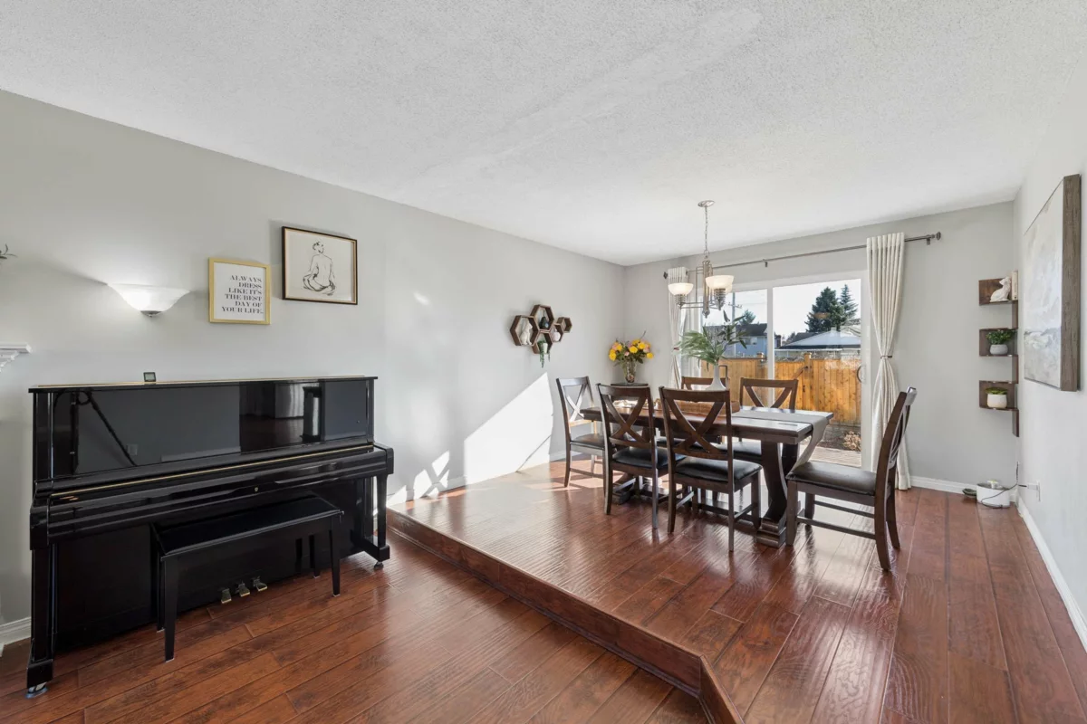 Kitchen Photo of 15440 95a Avenue, Surrey, BC