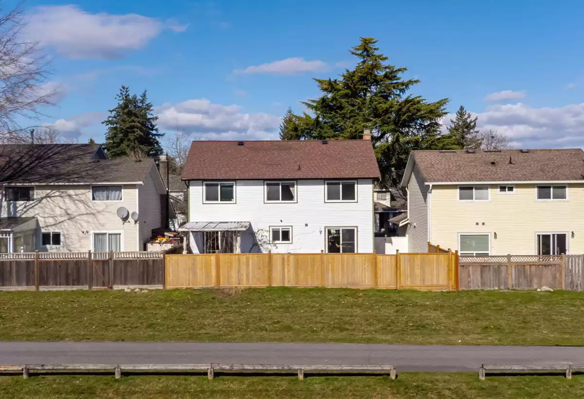 Outdoor Kitchen Photo of 15440 95a Avenue, Surrey, BC