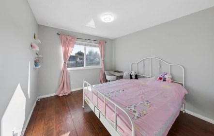 Entry Foyer Photo of 15440 95a Avenue, Surrey, BC