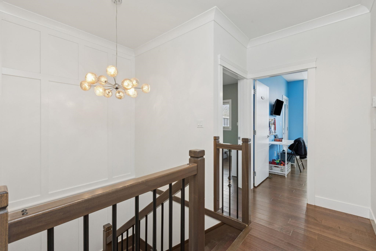 Entry Foyer Photo of 4 651 W 14th Street, North Vancouver, BC