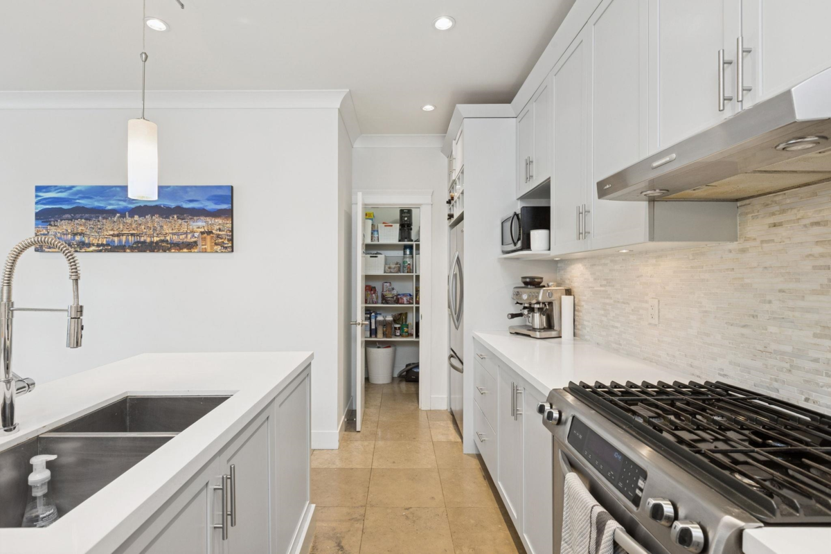Guest Bathroom Photo of 4 651 W 14th Street, North Vancouver, BC