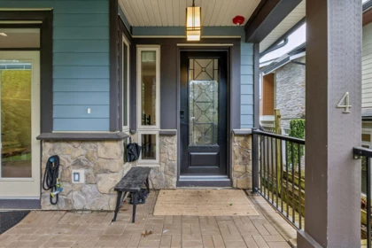4 651 W 14th Street, North Vancouver, BC