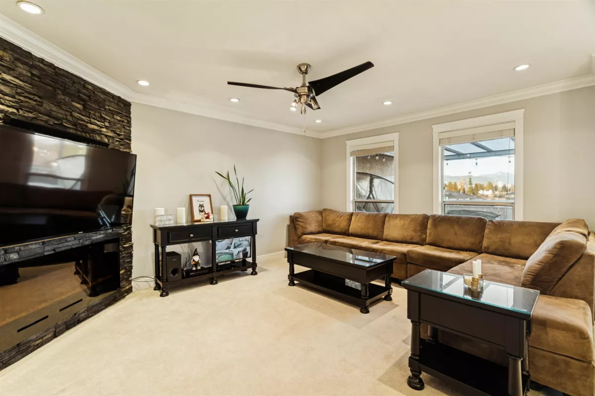 Breakfast Nook Photo of 7622 2nd Street, Burnaby, BC