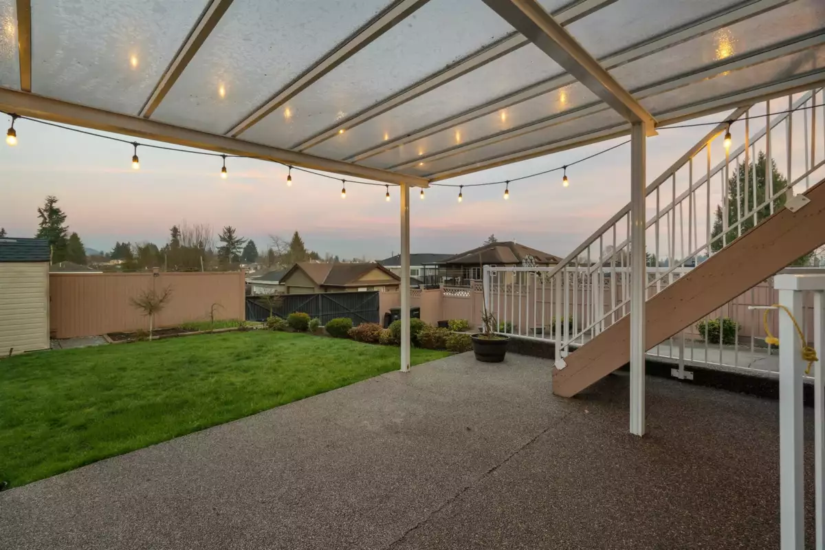 Front Yard Photo of 7622 2nd Street, Burnaby, BC