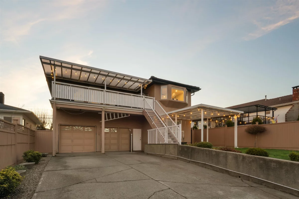 Garden / Landscaping Photo of 7622 2nd Street, Burnaby, BC