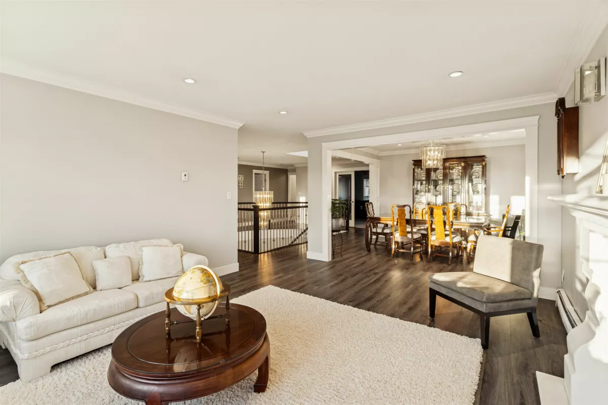 Kitchen Photo of 7622 2nd Street, Burnaby, BC