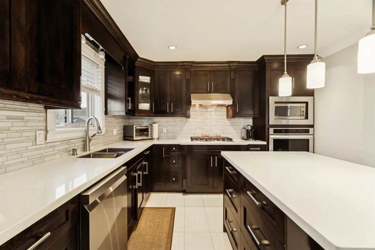 Primary Bathroom Photo of 7622 2nd Street, Burnaby, BC