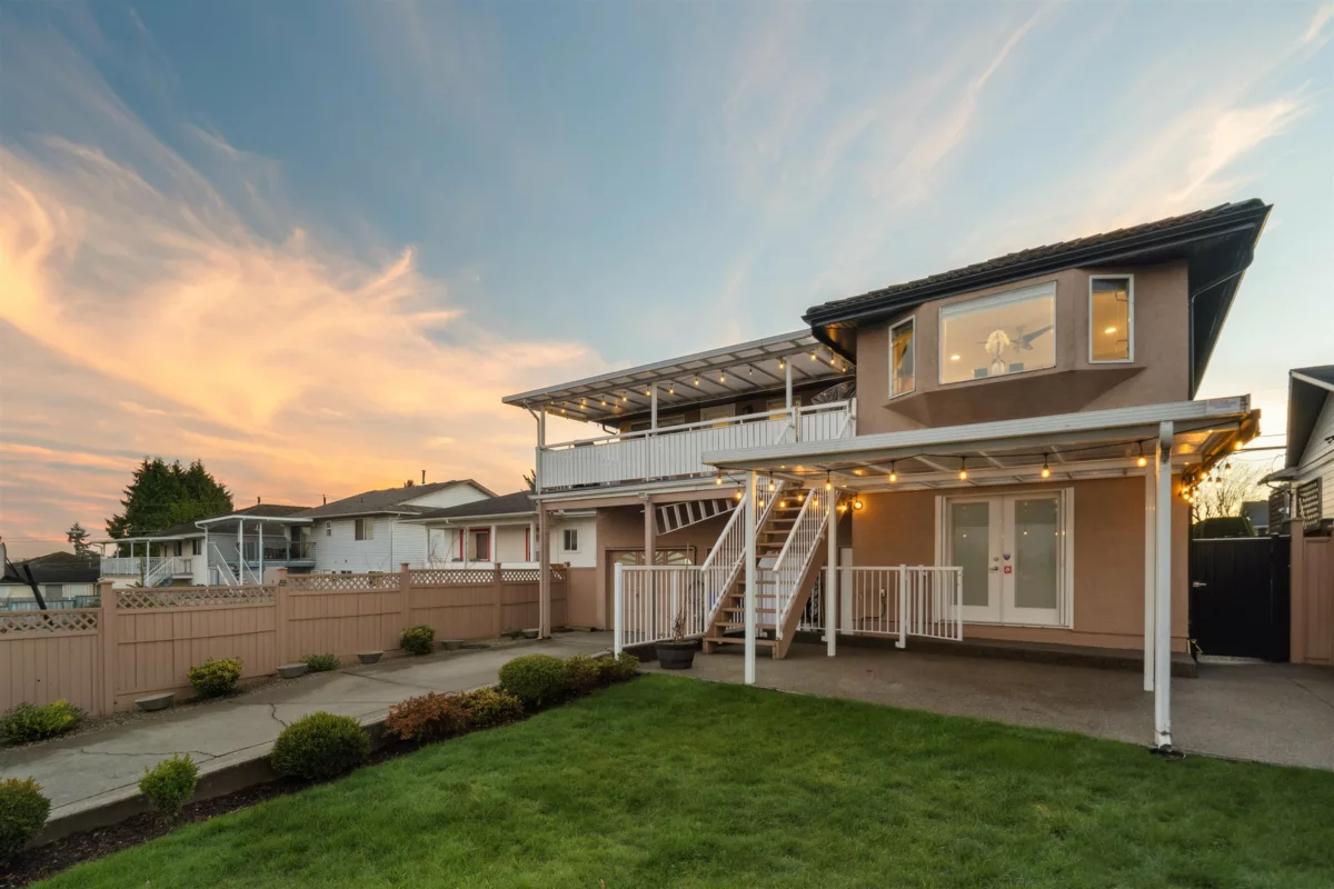 Swimming Pool Photo of 7622 2nd Street, Burnaby, BC