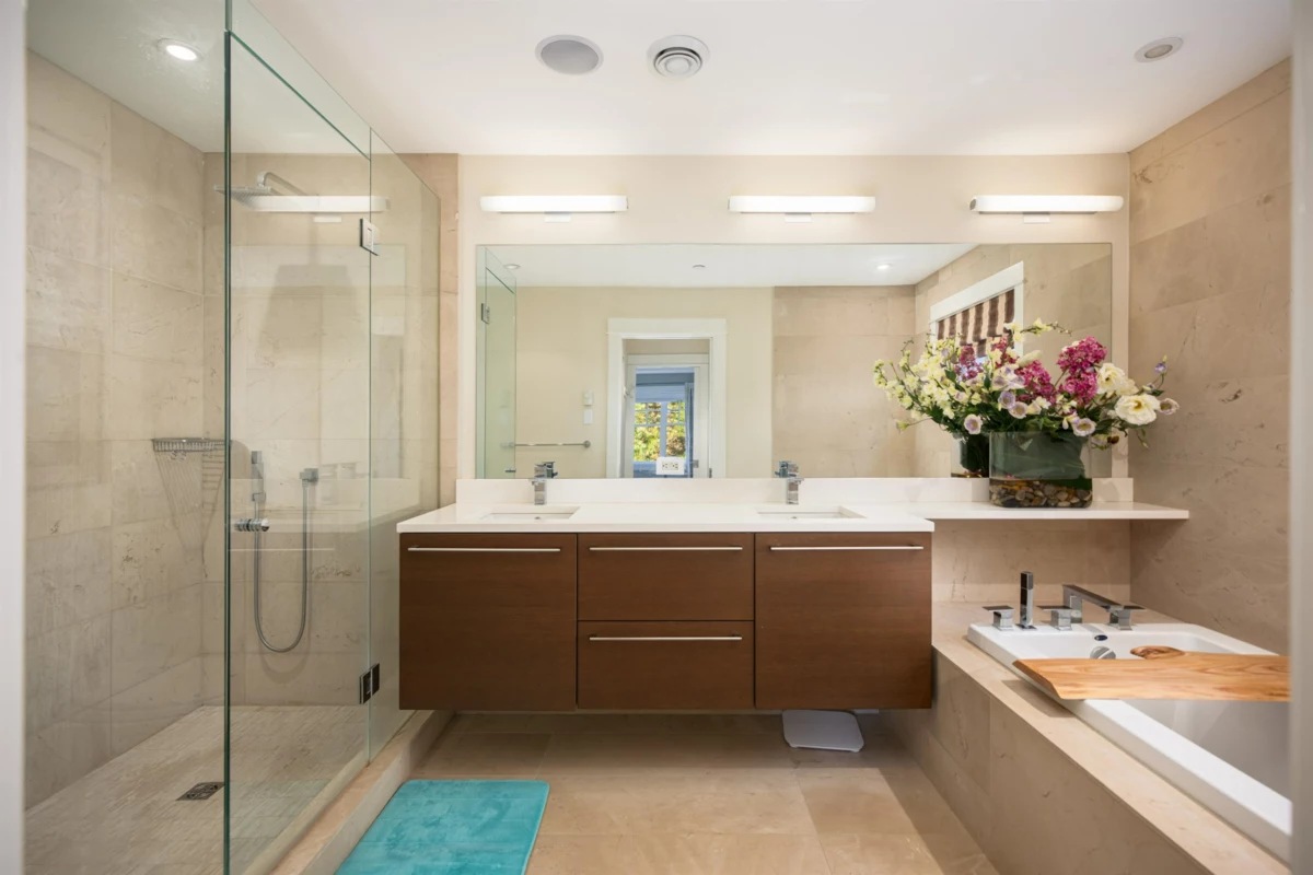 Hallway Photo of 6467 Larch Street, Vancouver, BC