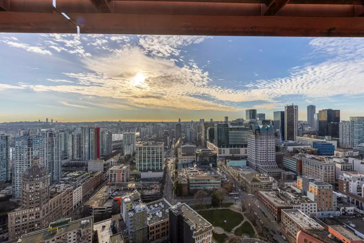 Kitchen Island Photo of 4108 128 W Cordova Street, Vancouver, BC