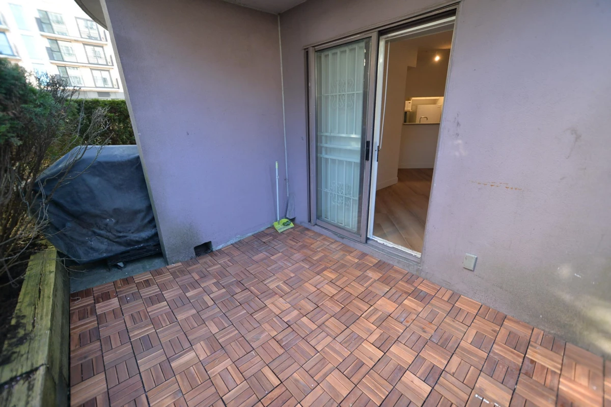 Hallway Photo of 106 3455 Ascot Place, Vancouver, BC