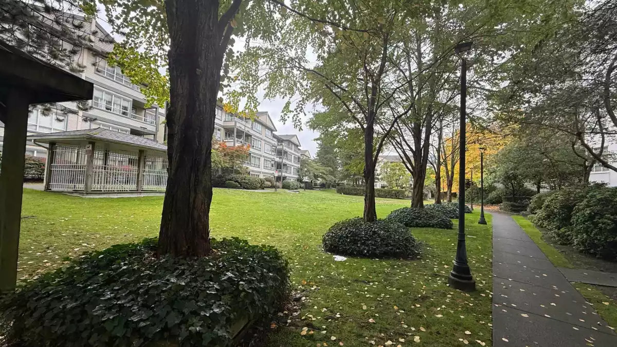 Hot Tub / Spa Photo of 106 3455 Ascot Place, Vancouver, BC