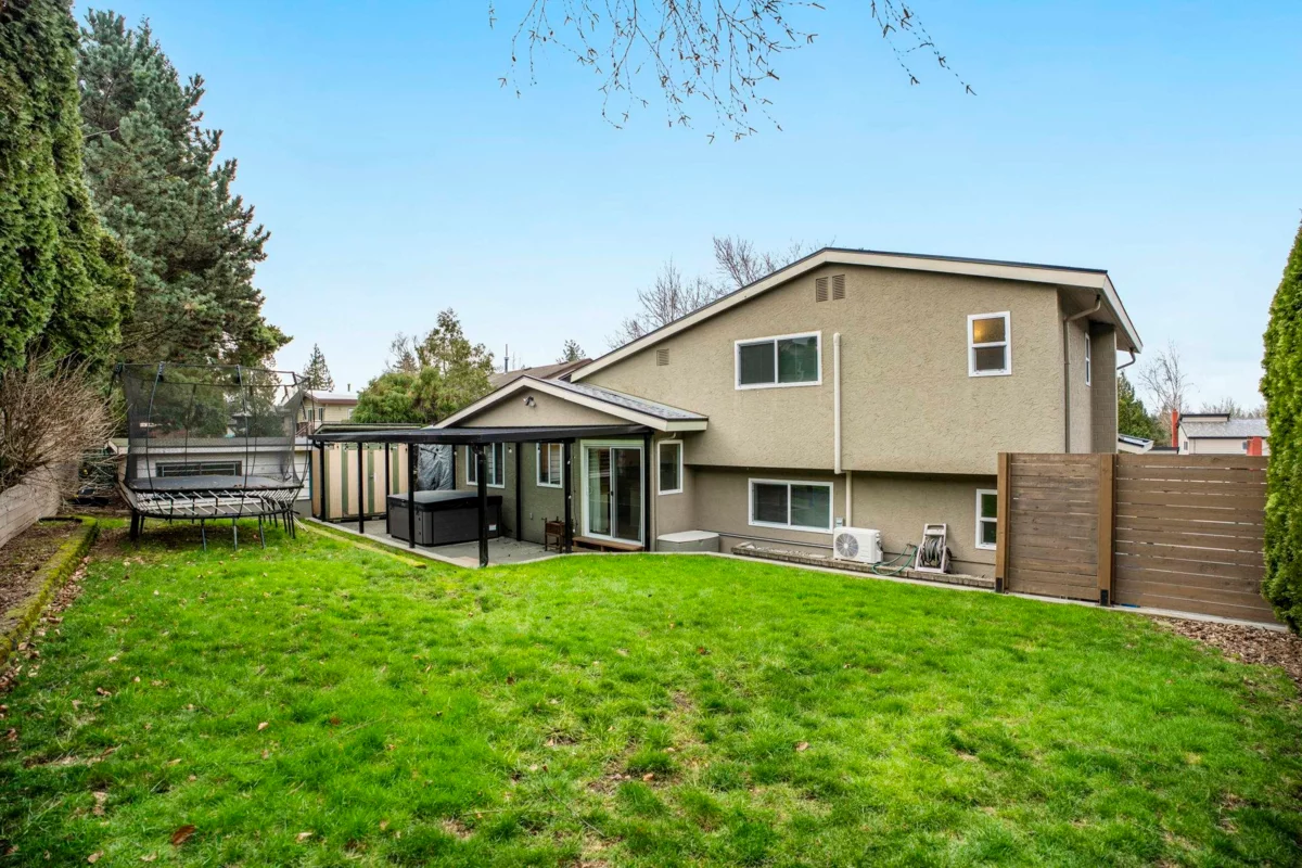 Garden / Landscaping Photo of 2228 Guilford Drive, Abbotsford, BC