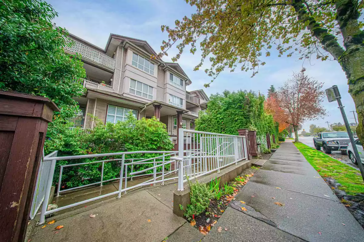 Entry Foyer Photo of 208 5355 Boundary Road, Vancouver, BC