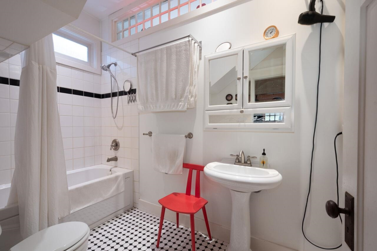 Mudroom Photo of 2912-14 W 3rd Avenue, Vancouver, BC