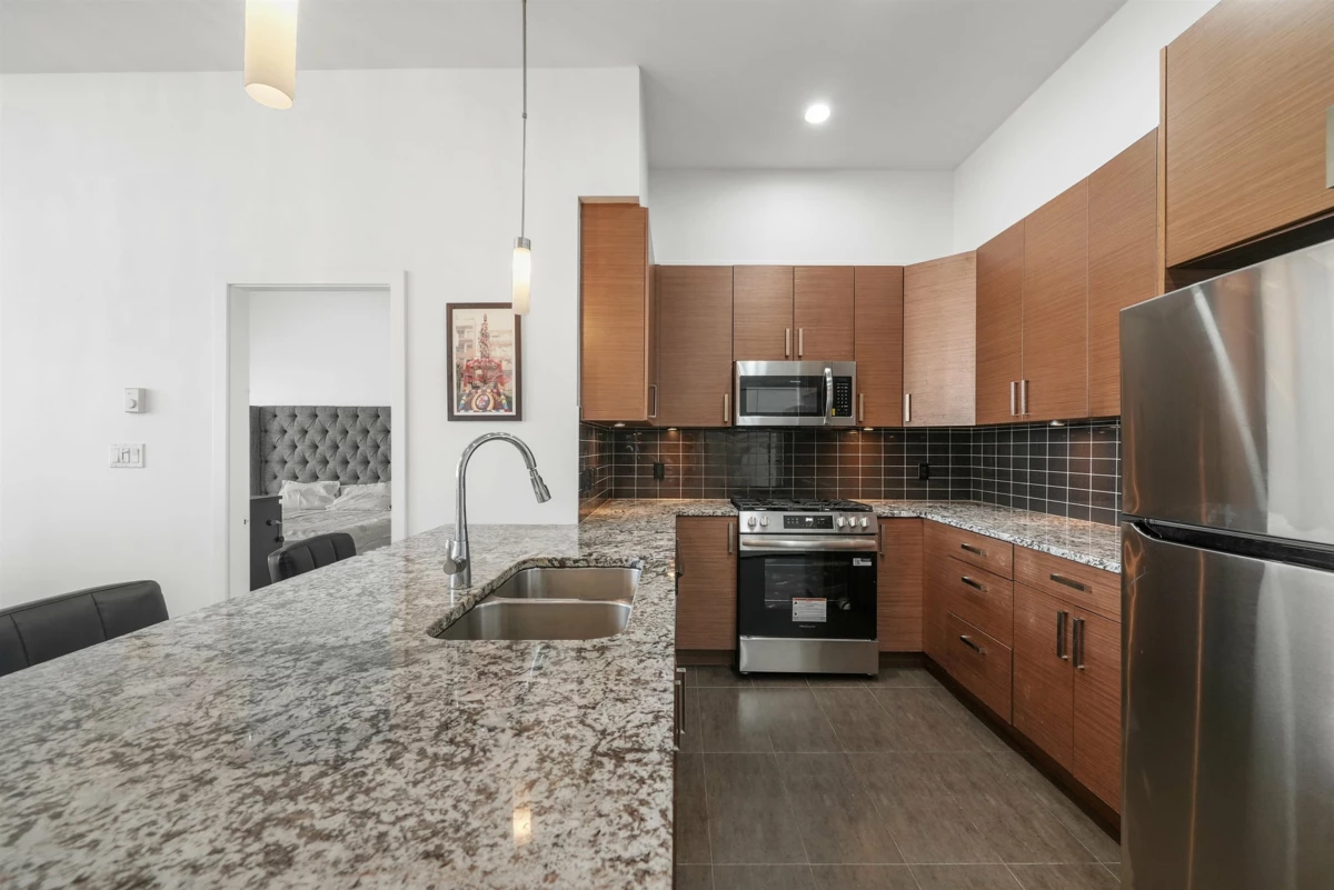 Kitchen Island Photo of 410 288 Hampton Street, New Westminster, BC