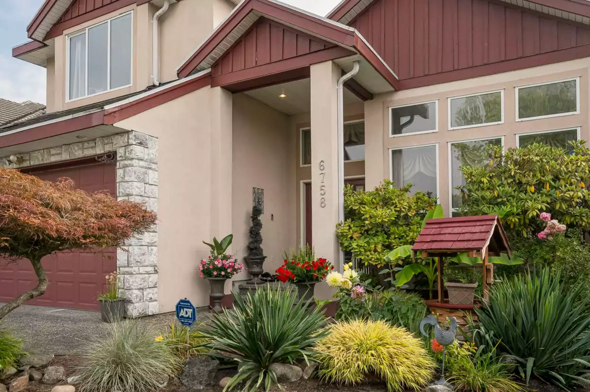 Breakfast Nook Photo of 6758 150 Street, Surrey, BC