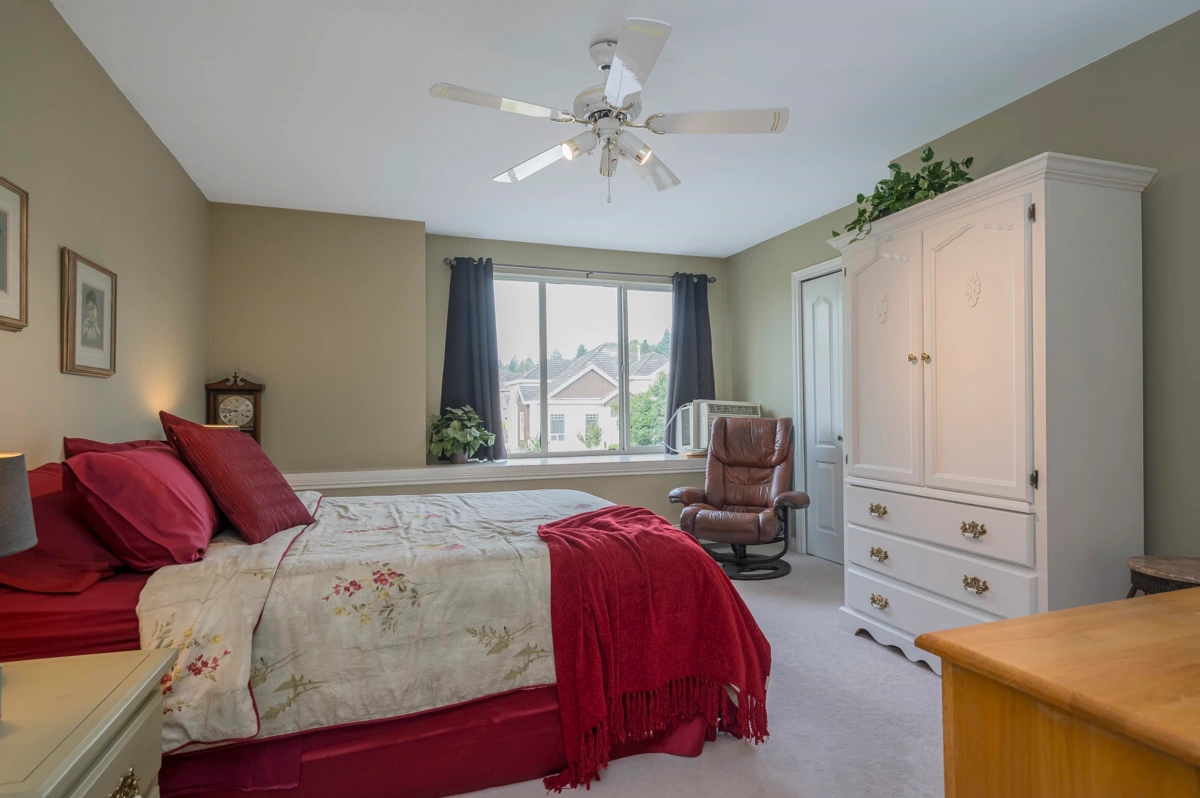 Entry Foyer Photo of 6758 150 Street, Surrey, BC