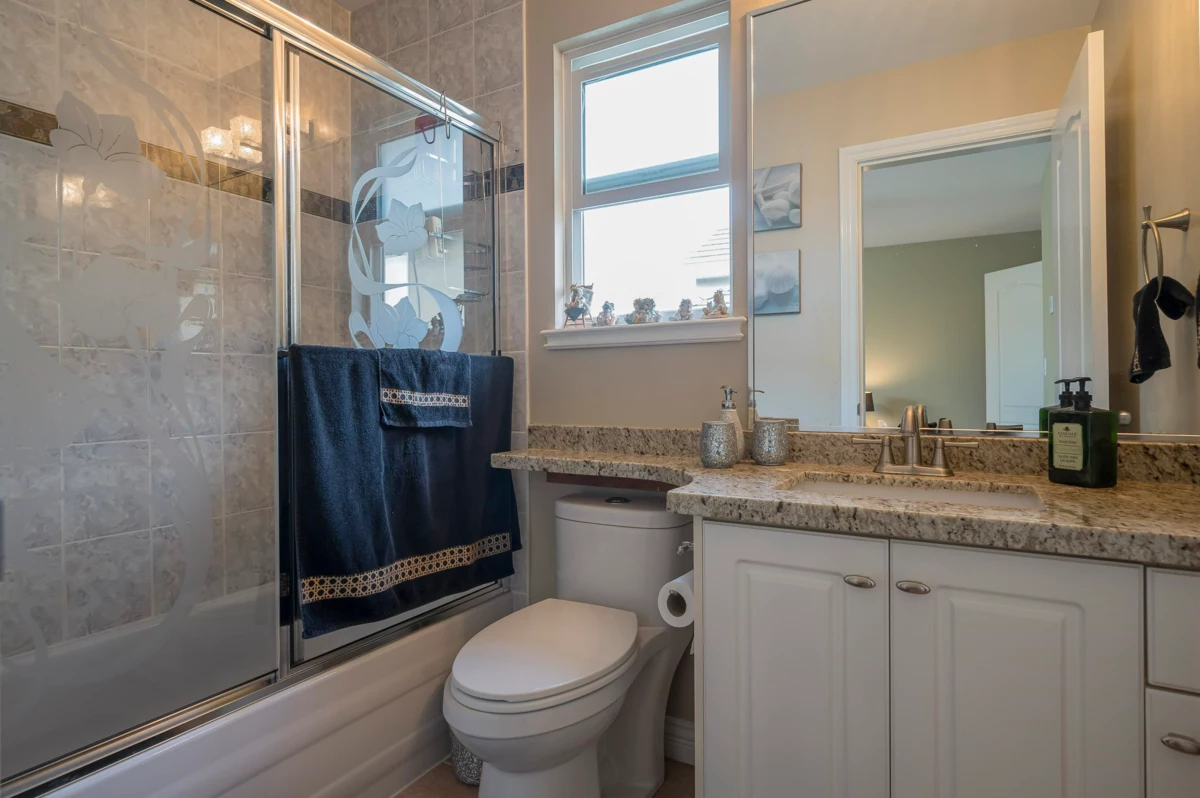 Hallway Photo of 6758 150 Street, Surrey, BC