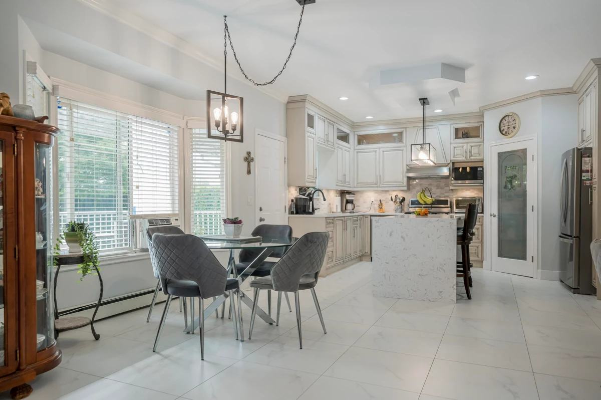 Living Room Photo of 6758 150 Street, Surrey, BC