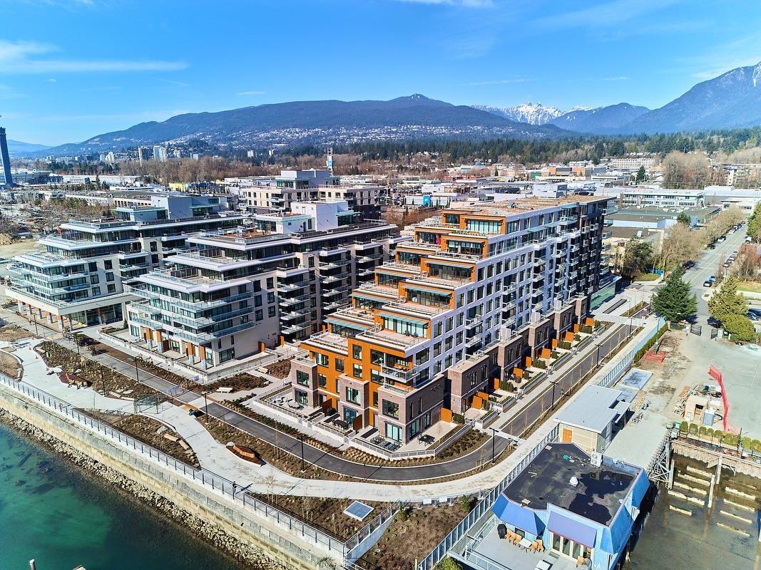Kitchen Island Photo of 807 755 Harbourside Drive, North Vancouver, BC