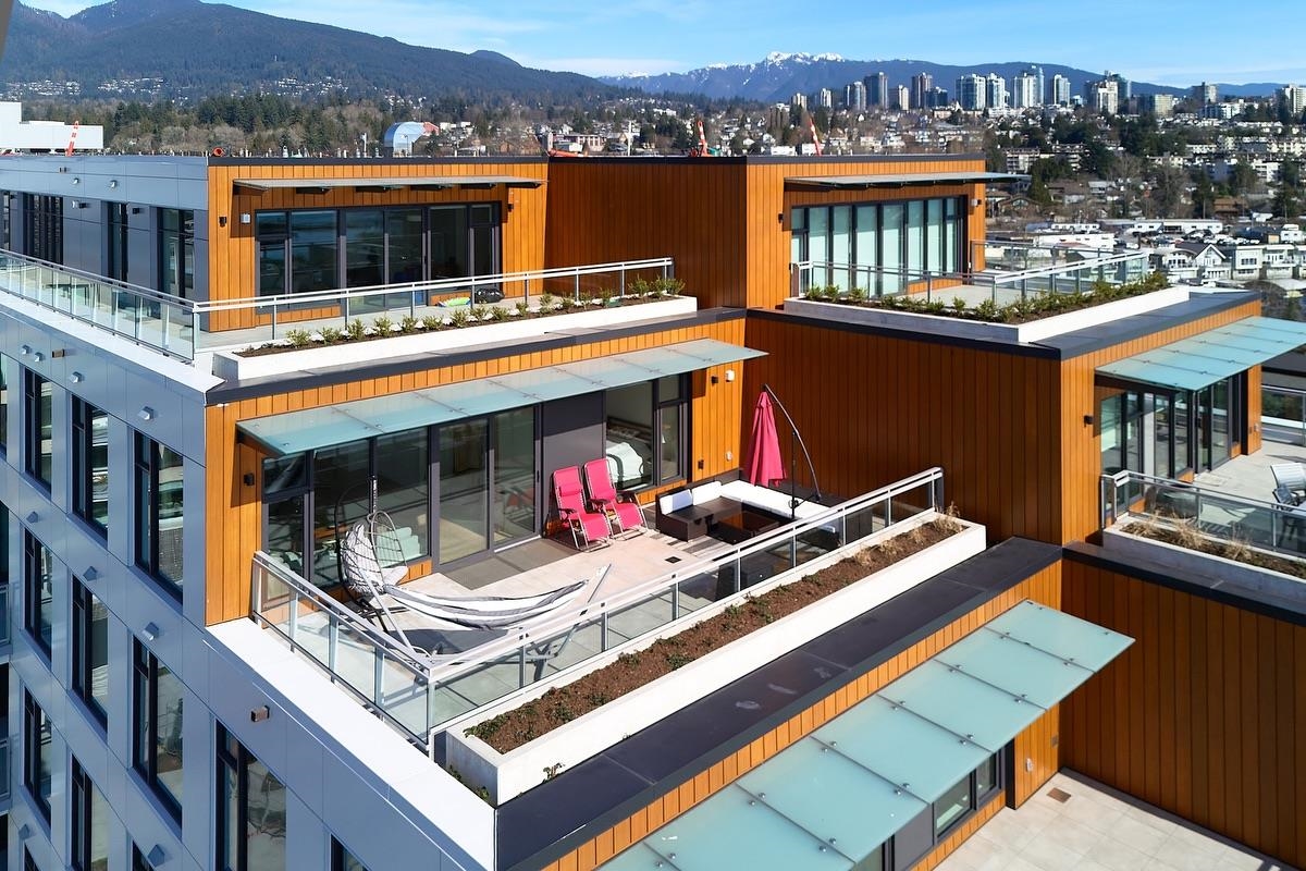 Kitchen Photo of 807 755 Harbourside Drive, North Vancouver, BC