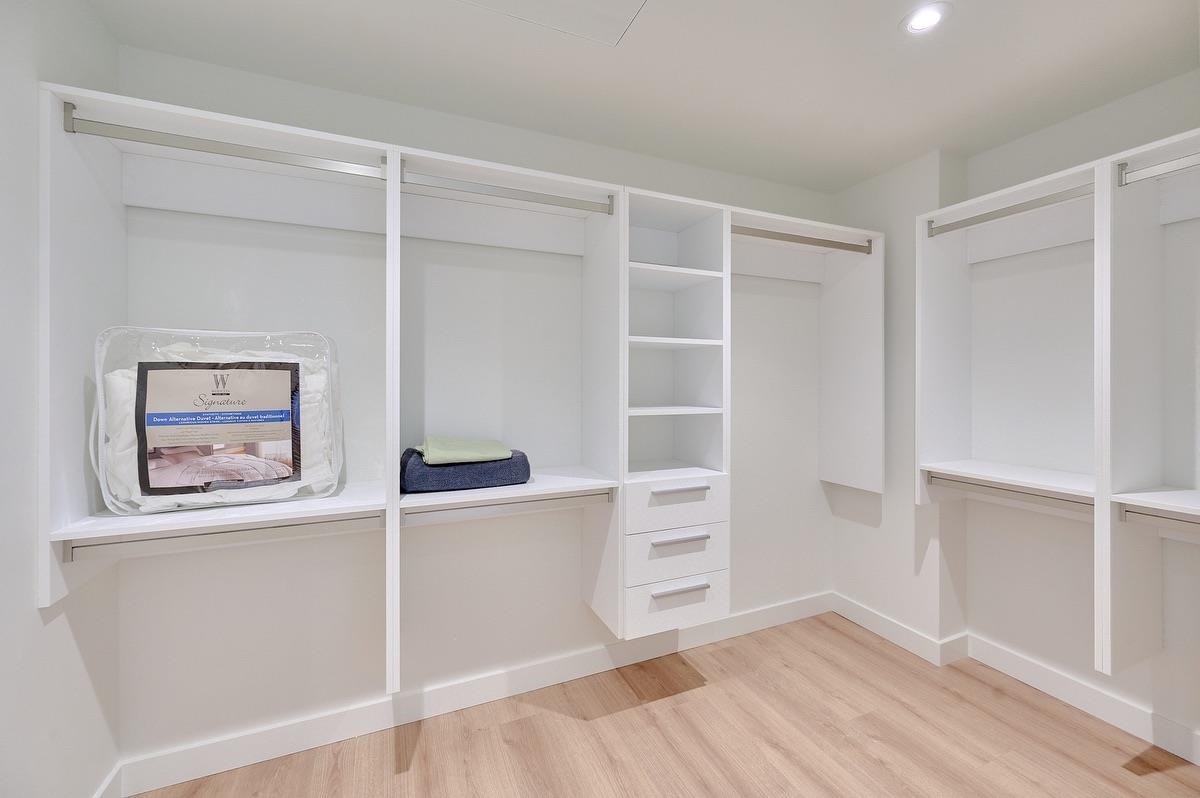 Laundry Room Photo of 807 755 Harbourside Drive, North Vancouver, BC