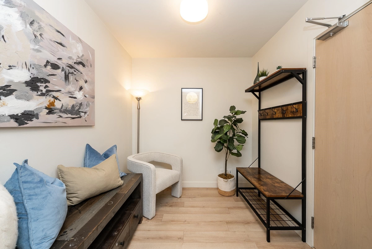Entry Foyer Photo of 103 2188 Madison Avenue, Burnaby, BC