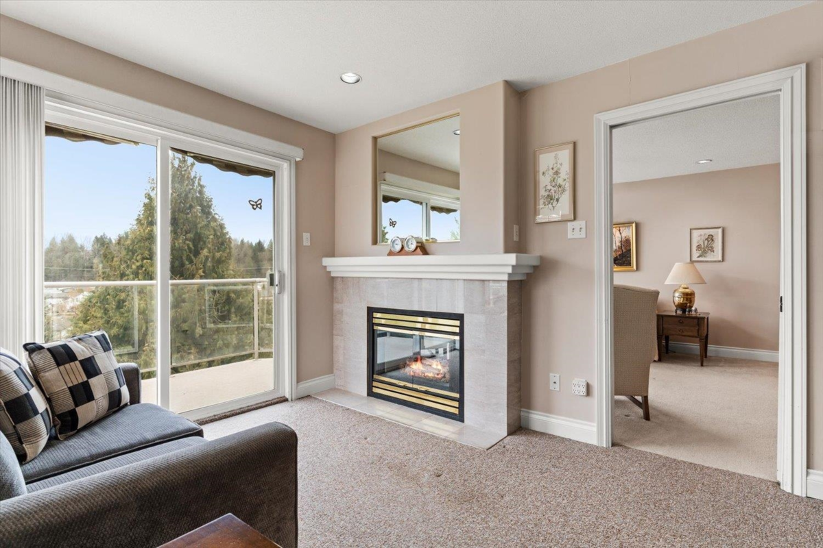 Dining Area Photo of 11 3354 Horn Street, Abbotsford, BC