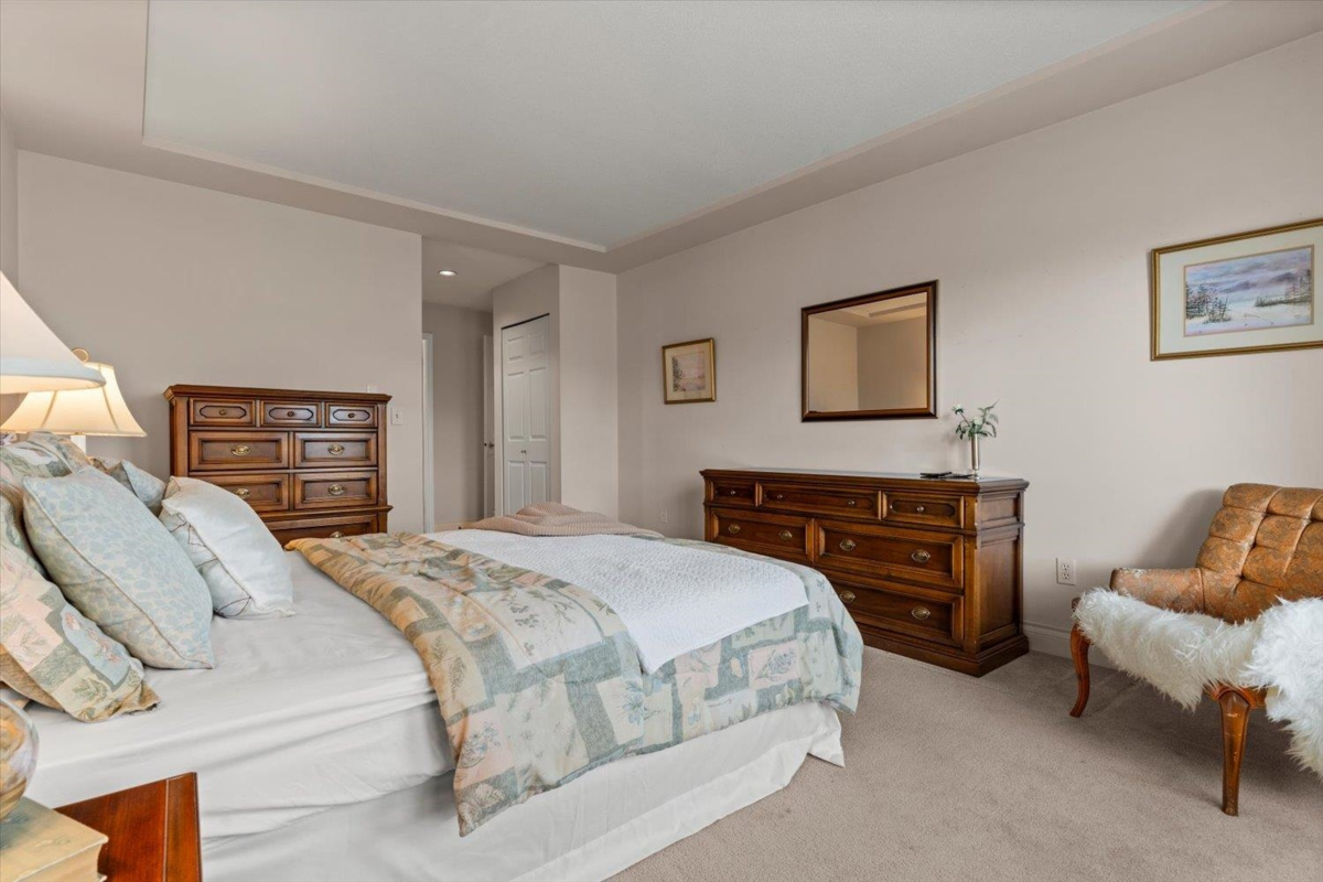 Guest Bathroom Photo of 11 3354 Horn Street, Abbotsford, BC