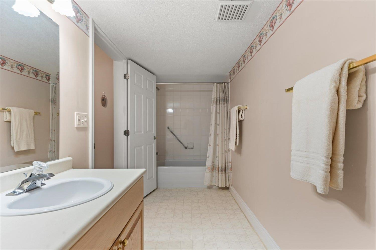 Hot Tub / Spa Photo of 11 3354 Horn Street, Abbotsford, BC